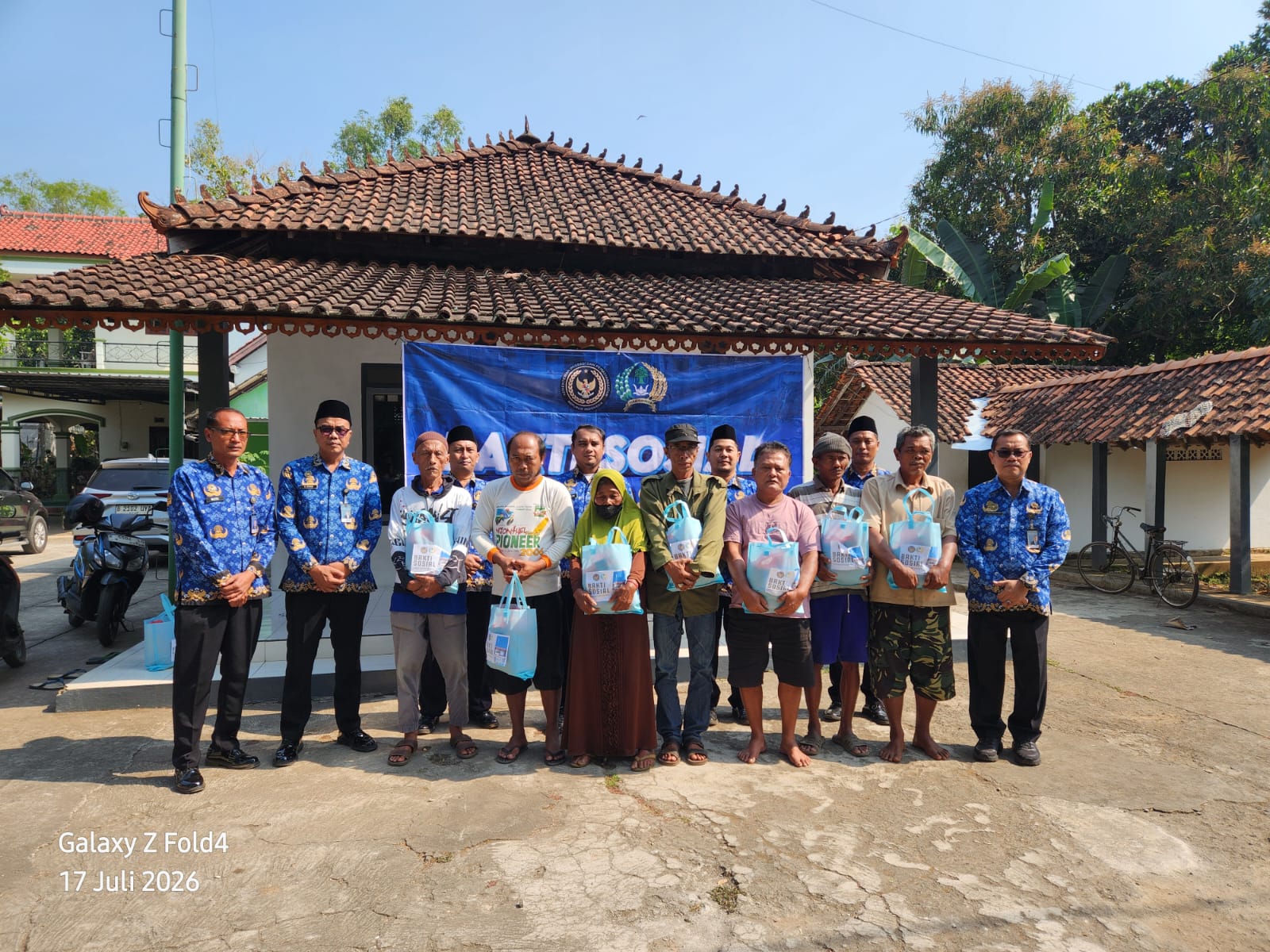 Silaturahmi Dengan Masyarakat Kurang Mampu,Lapas Kelas IIB Pati Salurkan Bantuan Sembako