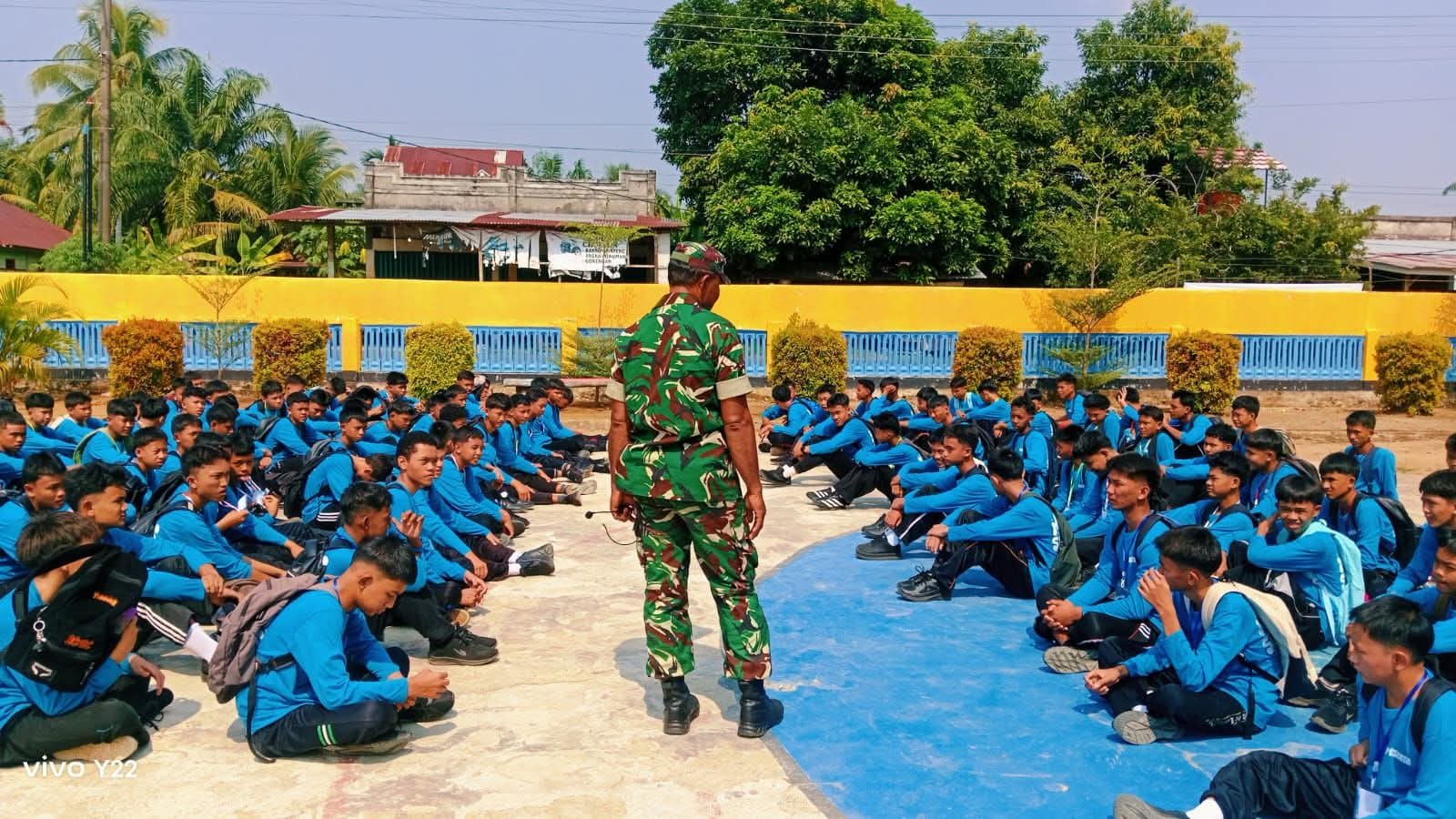 Tanamkan Jiwa Nasionalisme, Danramil 425-03/Air Periukan Berikan Wawasan Kebangsaan di SMA N 3 Seluma