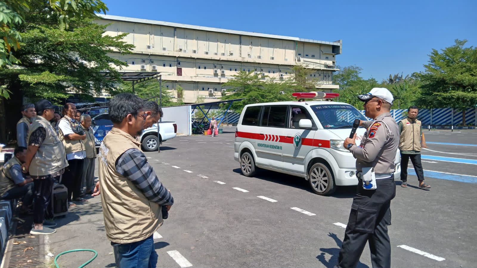 Kekompakan Polresta Pati Latih Sopir Ambulans Laznas MPAQ Biar Berprofesional,Tingkatkan Keterampilan dan Keselamatan Tentang Berkendara
