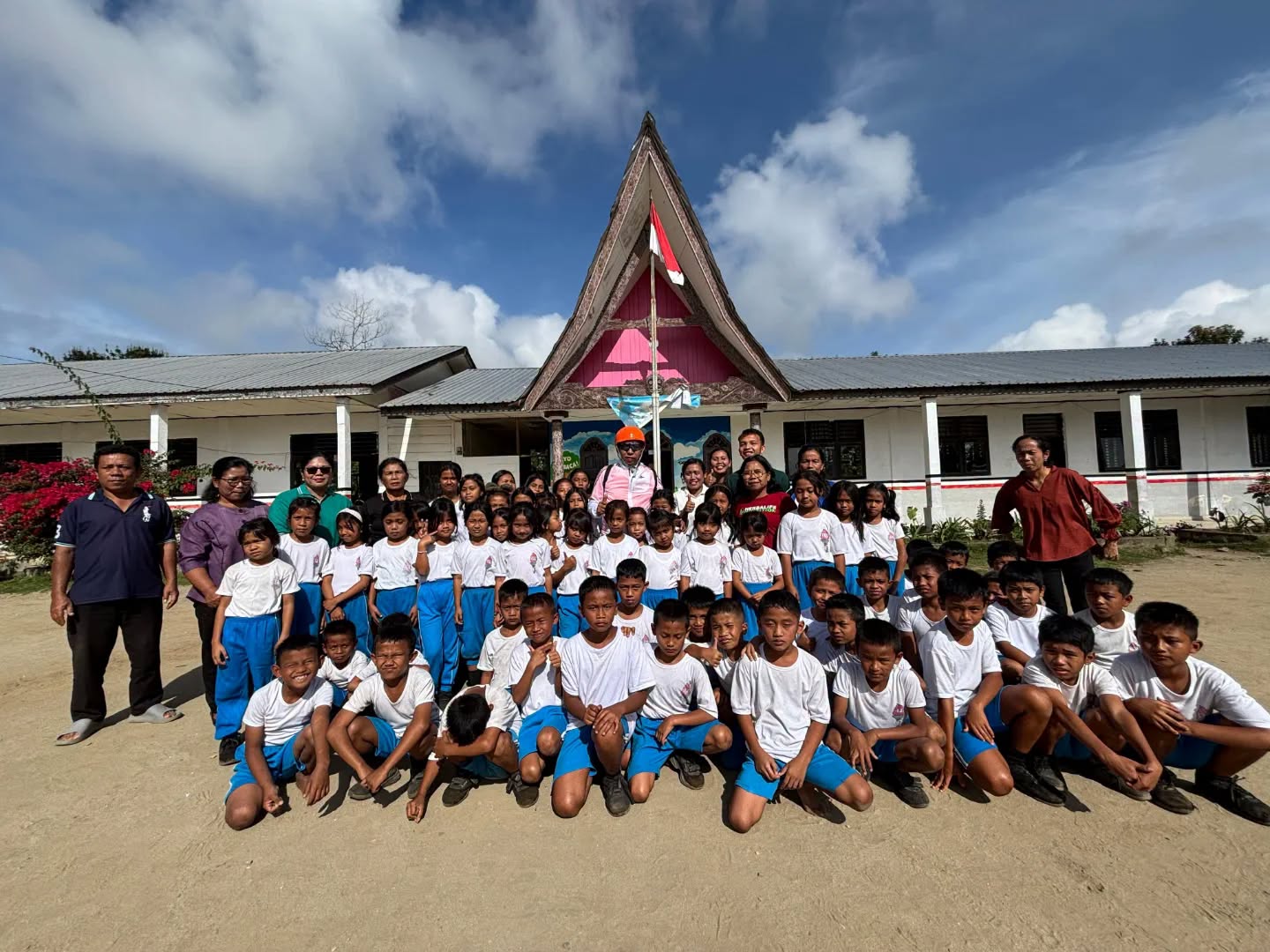 Bupati Taput Sosialisasikan Program Sai Tapaias di SDN 174574 Hutaraja