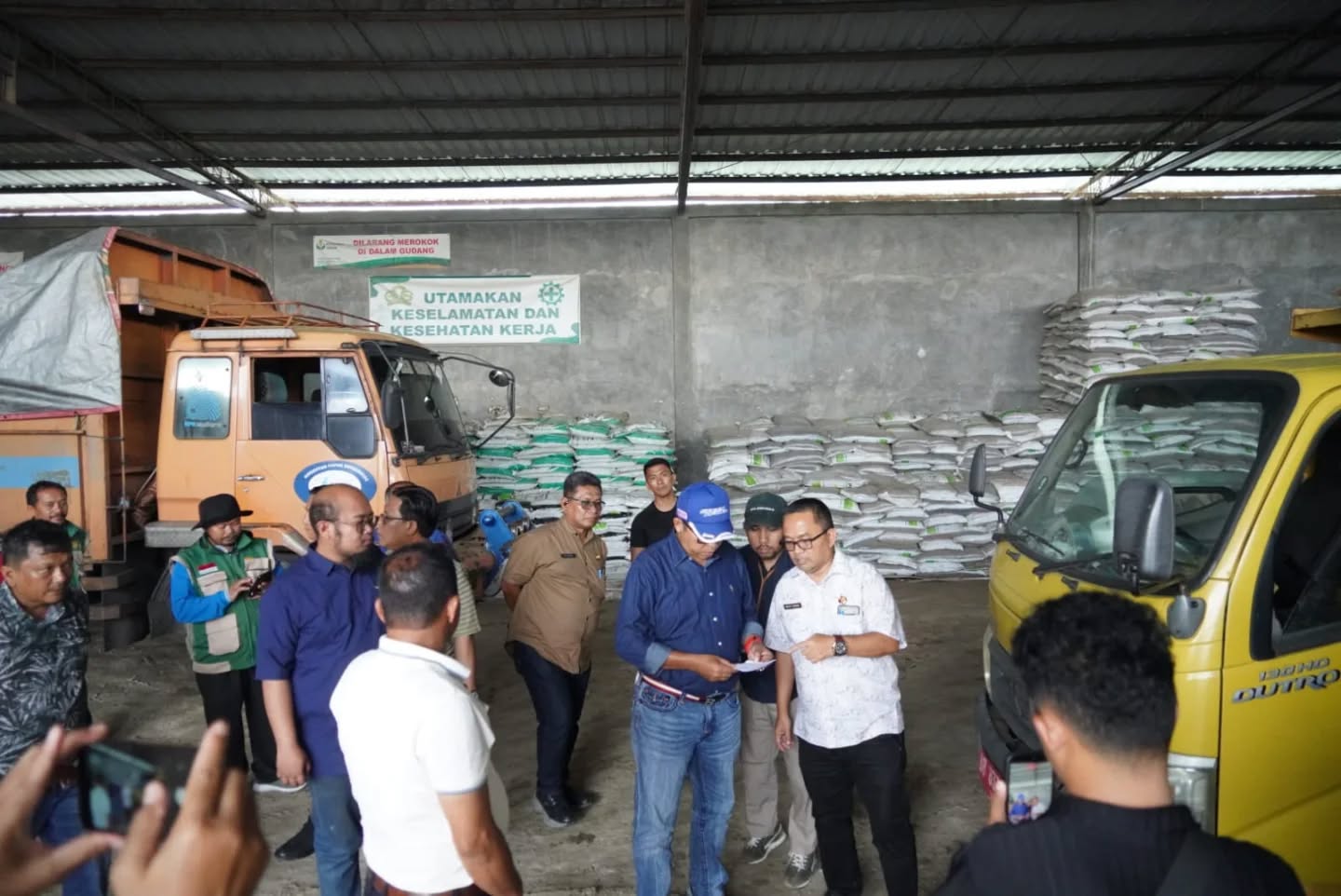 Bupati Taput Tinjau Gudang Pupuk di Siborongborong Percepat Penyaluran