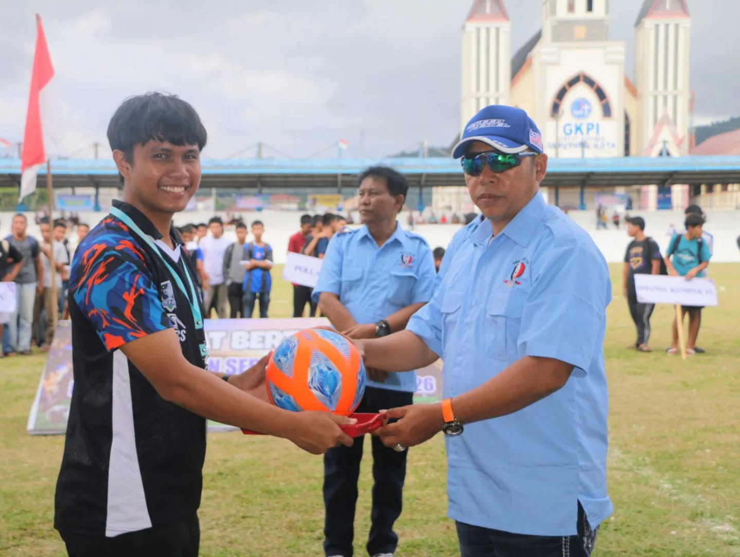 Bupati Taput Dorong Lahirnya Bibit Atlet melalui Barat Sepakat Cup U-16