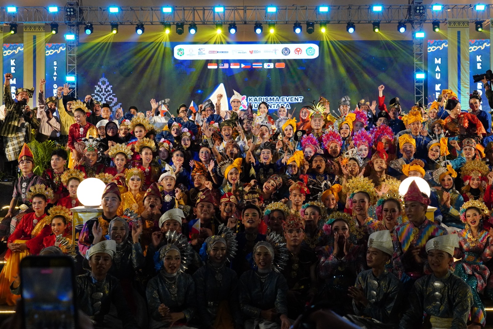 Rico Waas Sambut 98 Kepala Daerah pada Gala Dinner Rakernas APEKSI