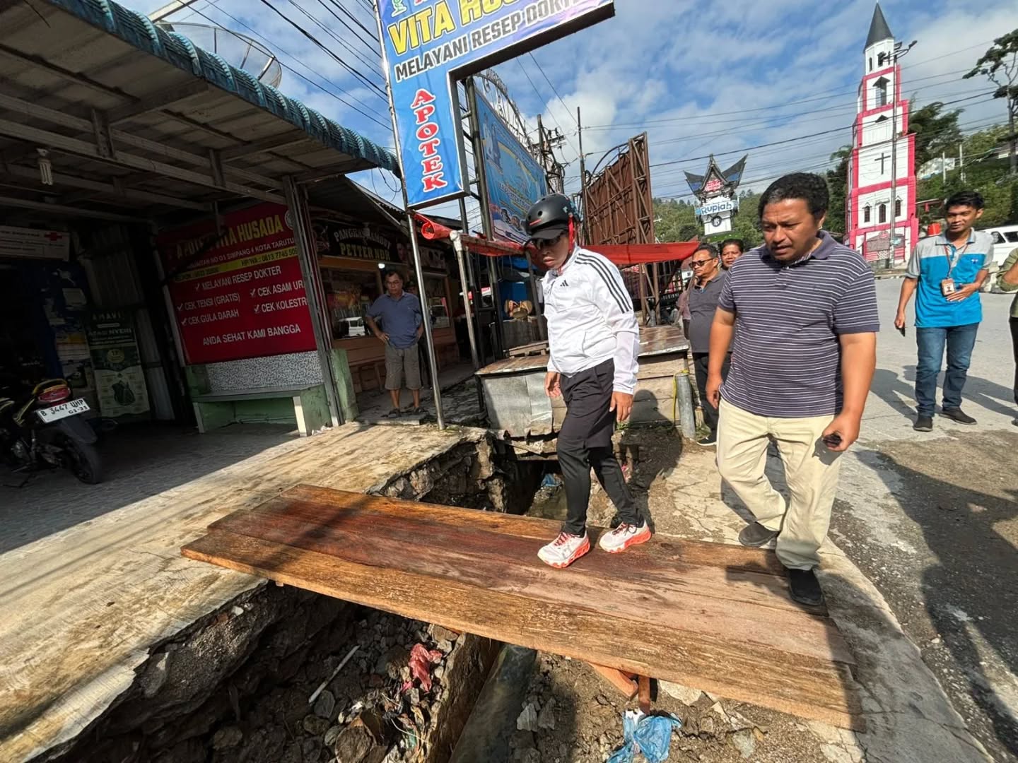 Tinjau Infrastruktur, Bupati Taput Percepat Penangan Drainase di Tarutung