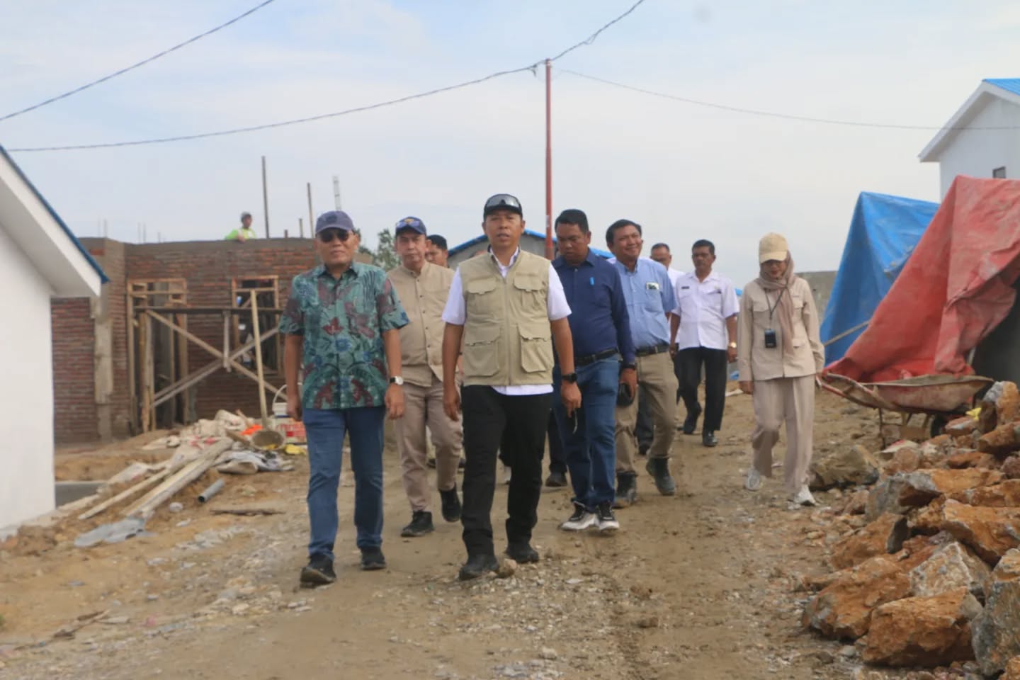 Bupati Taput dan Staf Menteri PKP Tinjau Huntap di Adian Koting