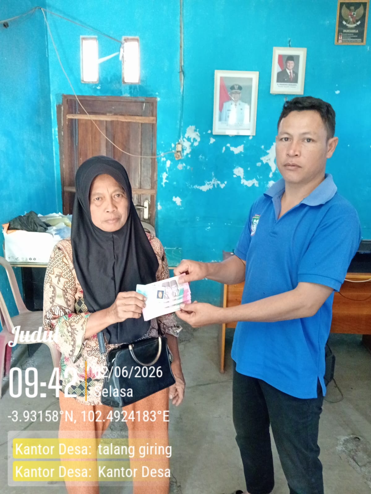 Pemdes Talang Giring Laksanakan Penyaluran BLT DD Pada Warga Kurang Mampu