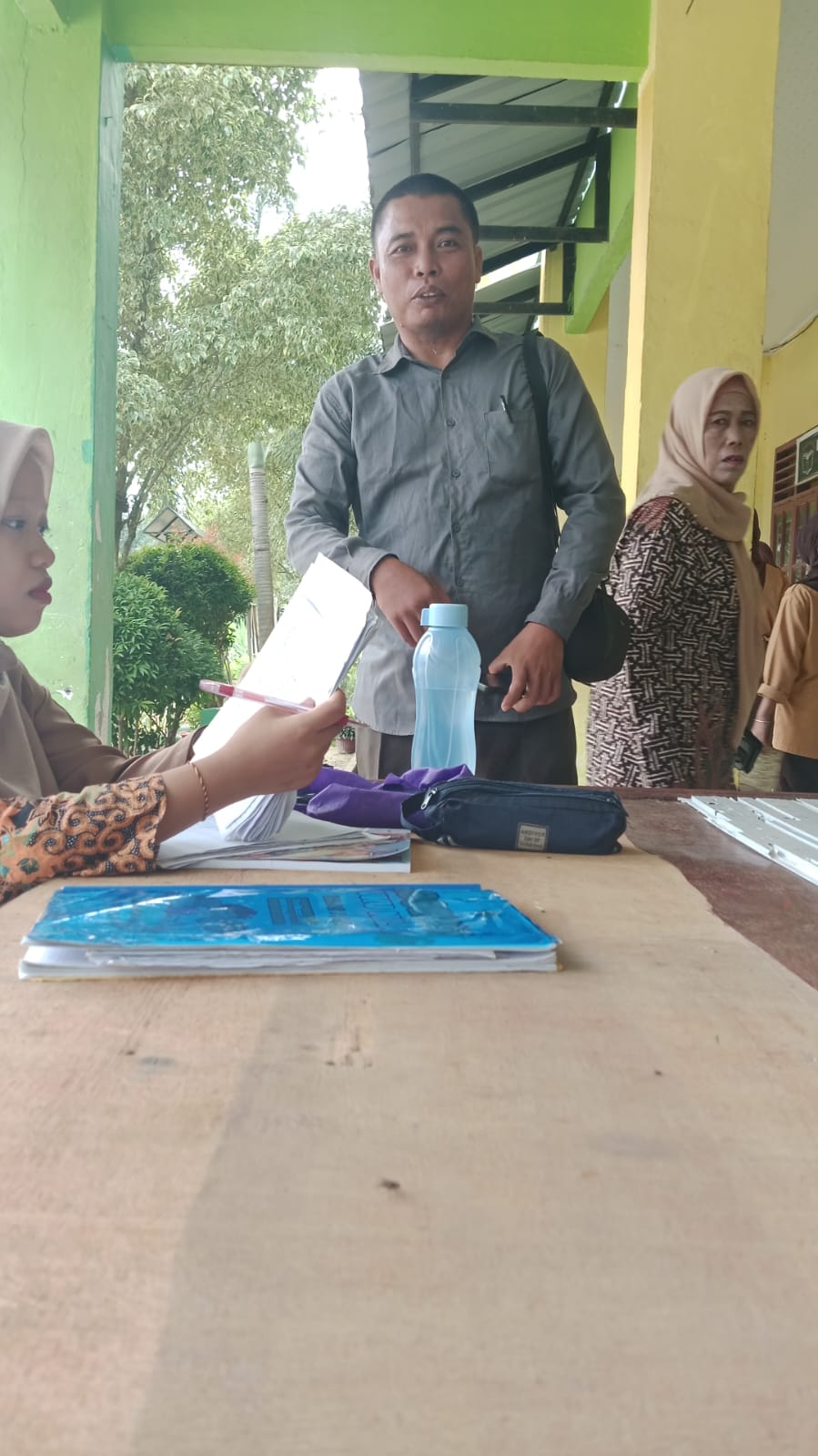 Berdalih Awasi Pungli  Oknum Anggota  LSM Diduga Bersikap Kasar Tehadap Guru