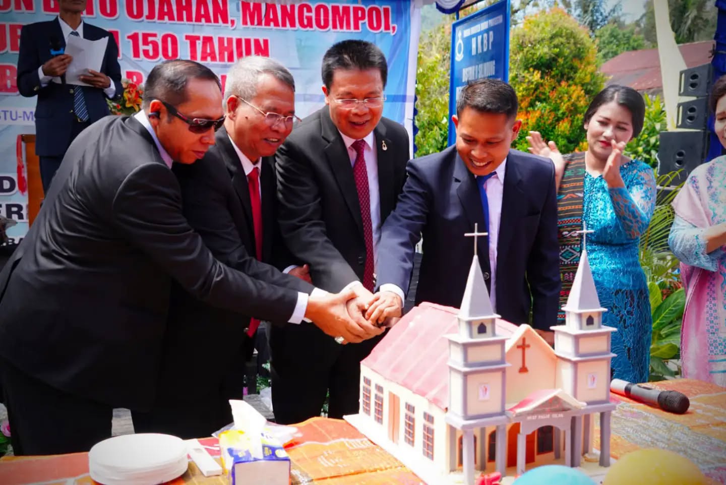 Jubileum 150 Tahun HKBP, Bupati Taput Mangoppoi Gereja Pagar Dolok