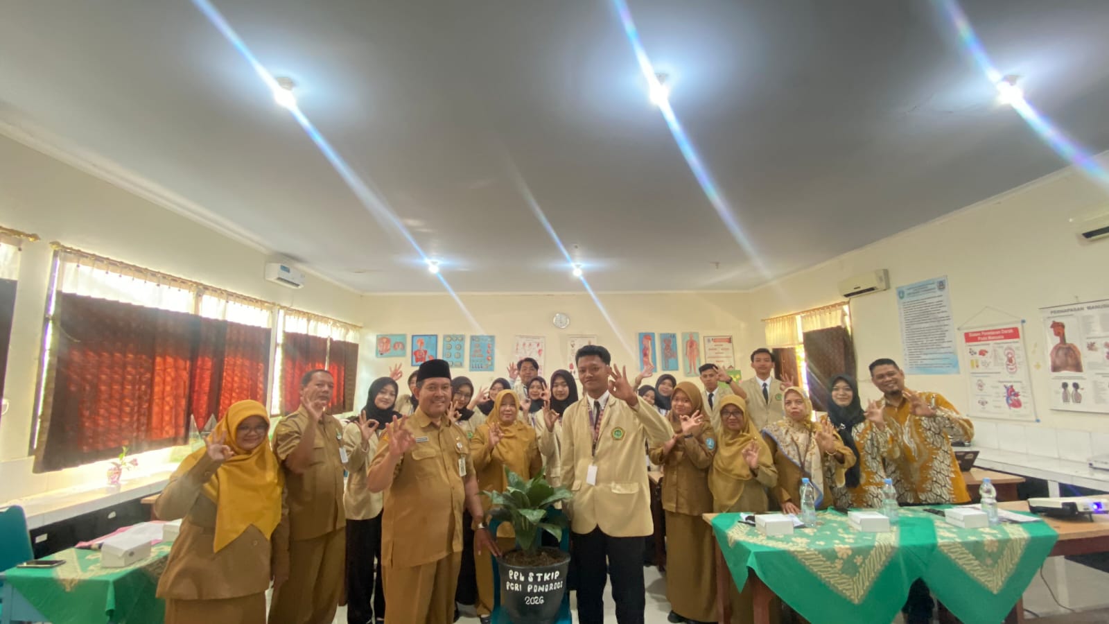 Perkuat Pengalaman Mengajar, 14 Mahasiswa PPL STKIP Ponorogo Jurusan Bahasa Indonesia Usai Bertugas di SMPN 3 Ponorogo