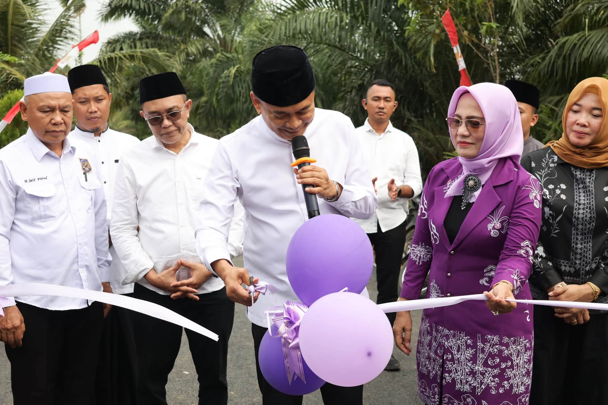 Tinjau Aset PPI dan Abrasi, Bupati Ravhmat Riyanto Juga Resmikan Jalan Desa Yang di Nantikan Warga Talang Pauh Selama 35 Tahun